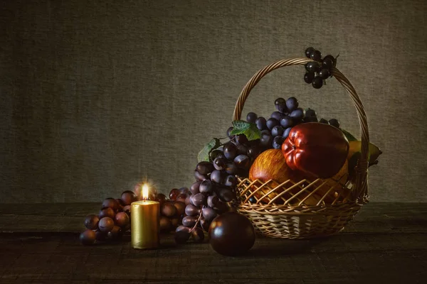 Cesta Frutas Luz Velas Imagens De Bancos De Imagens