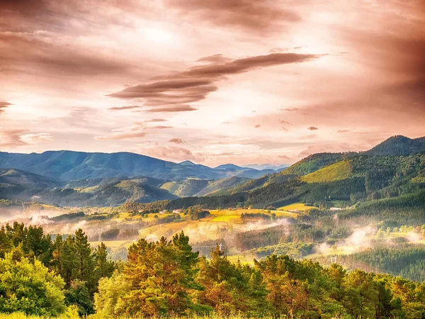 Paisagem de outono colorido em montanhas — Fotografia de Stock