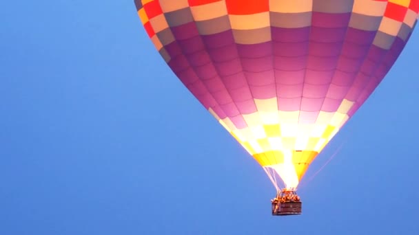 Varm Luft Ballong Flygande — Stockvideo