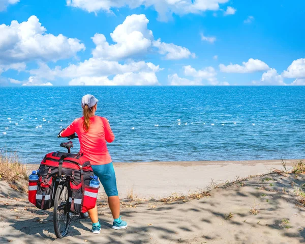 Jeune Touriste Sur Vtt Avec Grand Sac Dos Voyageant Sur — Photo