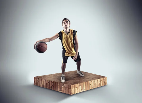 Jovem jogador de basquete — Fotografia de Stock