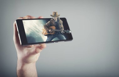 Akıllı telefonu tutan el.