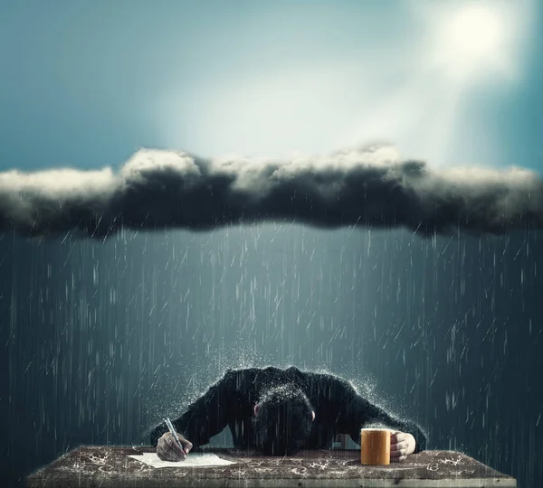 Çalışmaya çalışıyorum depresif iş adamı.