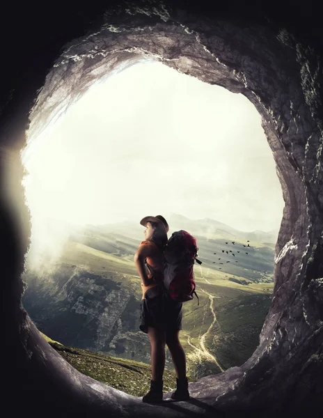 New journey. hiker gets out of the cave — Stock Photo, Image