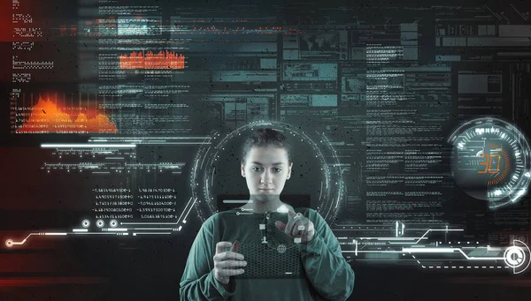 Frau Arbeitet Futuristische Benutzeroberfläche High Tech Überwacht Daten Und Informationen — Stockfoto