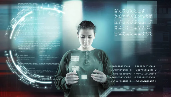 Mujer Trabajando Interfaz Usuario Futurista Alta Tecnología Pantallas Datos Información —  Fotos de Stock