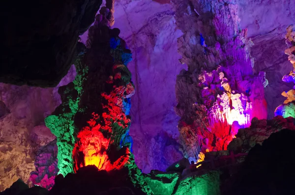 Beautiful illuminated multicolored stalactites from karst Reed Flute cave. Guilin Guangxi China — Stock Photo, Image