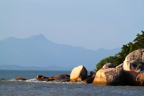 Playa de arena en Batu Ferringhi, Penang Island, Malasia — Foto de Stock