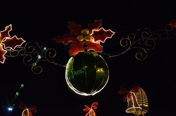 Calle iluminada para Navidad — Foto de Stock