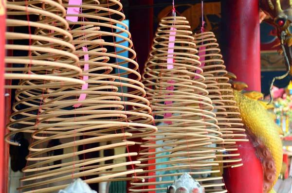 Incensos circulares no templo chinês — Fotografia de Stock