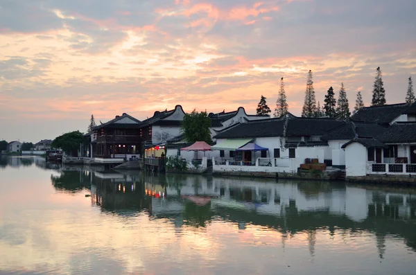 eski köy tarafından nehirde tekne ile shanghai