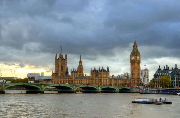 Big ben e casas do parlamento, Londres, Reino Unido — Fotografia de Stock