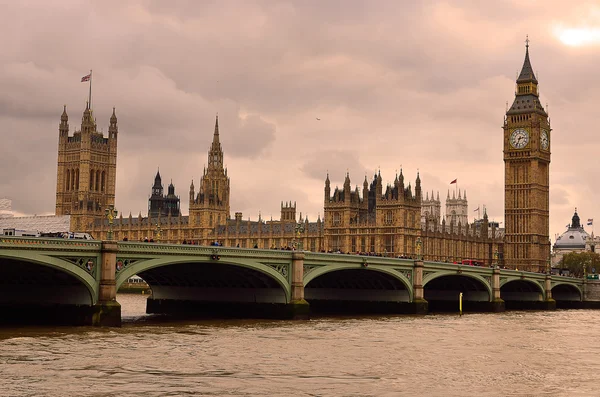 大きなベンと議会、ロンドン、英国の家は — ストック写真