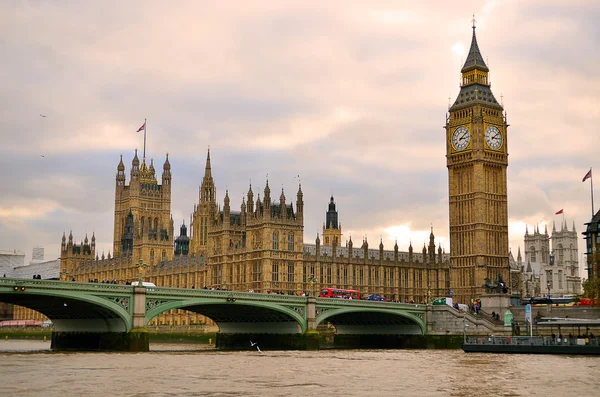 Big ben e casas do parlamento, Londres, Reino Unido — Fotografia de Stock