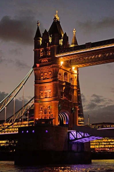 Tower Bridge in London, Großbritannien — Stockfoto