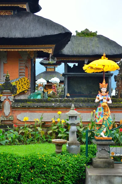 Pura ulun danu bratan, hinduskiej świątyni na bratan jeziora, bali, Indonezja — Zdjęcie stockowe