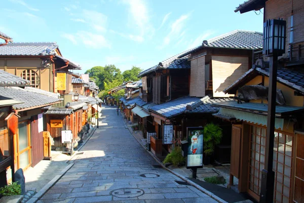 Sannenzaka (dreijähriger Hang) und ninenzaka (zweijähriger Hang), koyoto, japan — Stockfoto