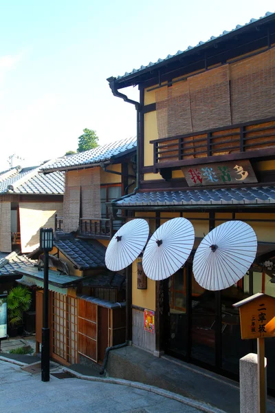 Sannenzaka (drie jaar helling) en Ninenzaka (twee jaar helling), Koyoto, Japan — Stockfoto