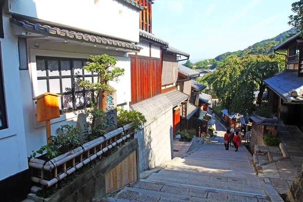 Sannenzaka (three-year slope) and Ninenzaka (two-year slope), Koyoto, Japan — Stock Photo, Image