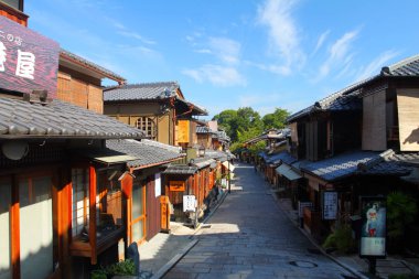 Sannenzaka (üç yıllık yamaç) ve Ninenzaka (iki yıllık yamaç), Koyoto, Japonya