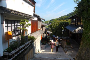 Sannenzaka (üç yıllık yamaç) ve Ninenzaka (iki yıllık yamaç), Koyoto, Japonya