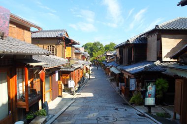 Sannenzaka (üç yıllık yamaç) ve Ninenzaka (iki yıllık yamaç), Koyoto, Japonya