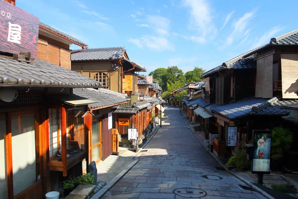 Sannenzaka (tříletý svah) a Ninenzaka (dvouletý svah), Koyoto, Japonsko — Stock fotografie