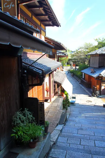 Sannenzaka (tre år lutning) och Ninenzaka (två år lutningen), Koyoto, Japan — Stockfoto