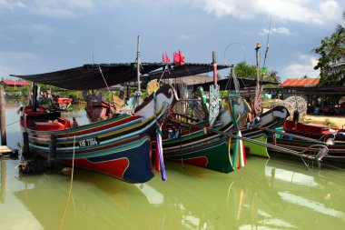 Bangau Denizcilik figürleri. Renkli desen geleneksel balıkçı tekneleri Kelantan, Malezya