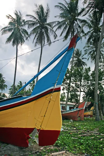 The Bangau Maritime Figureheads. Colorful pattern of traditional fisherman boats in Kelantan, Malaysia — Stock Photo, Image