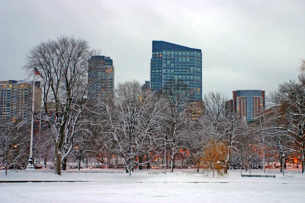 Stock imagen de un invierno nevando en Boston, Massachusetts, EE.UU. — Foto de Stock