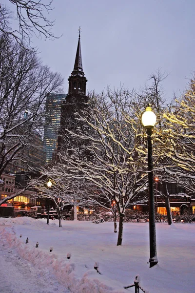 Stock imagen de un invierno nevando en Boston, Massachusetts, EE.UU. — Foto de Stock