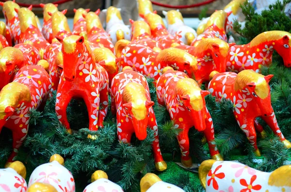 Estatuilla de cerámica de un caballo — Foto de Stock