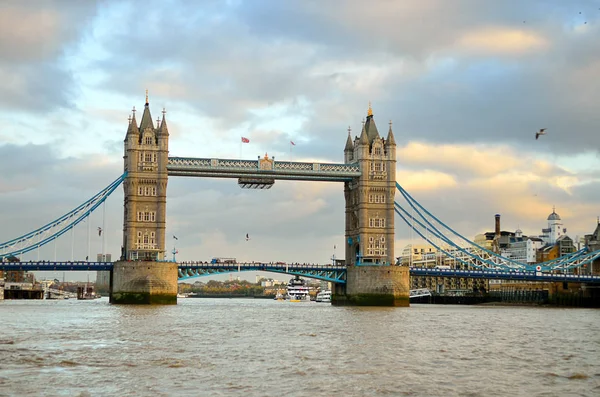 Tower Bridge em Londres, Reino Unido — Fotografia de Stock