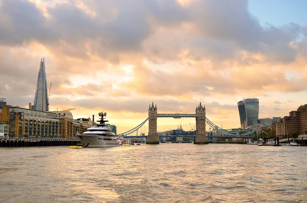 Skladem obrázek Temže, Londýn, Velká Británie — Stock fotografie
