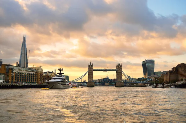 Imagen de River Thames, London, UK — Foto de Stock