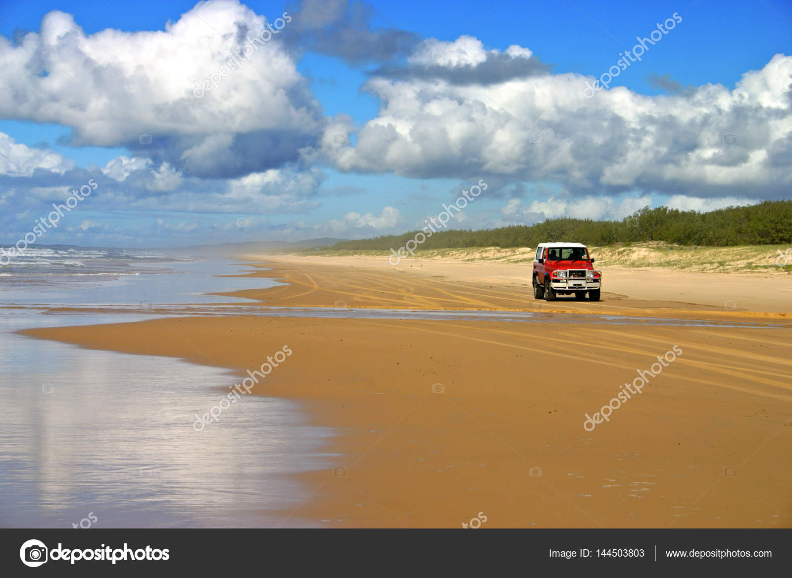 Fraser Island Australia Is The Largest Sand Island In The World Stock Photo Image By C Coleong 144503803
