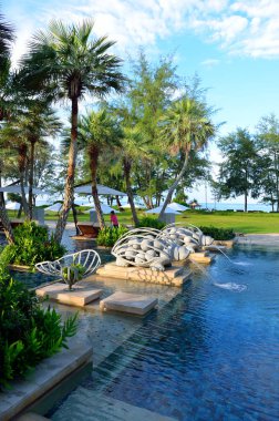 Mai khao beach, Phuket, Tayland, mavi gökyüzü ile güzel bir plaj