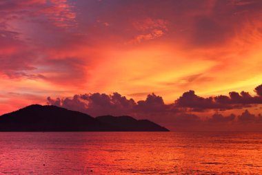 Penang, Malaysi gün batımında dramatik deniz manzarası