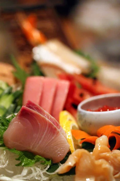 Egy színes sashimi sushi tál — Stock Fotó