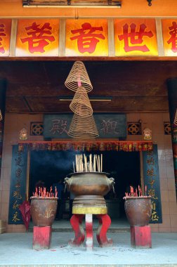 Çin tapınağında dairesel incenses