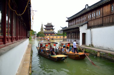 eski köy tarafından nehirde tekne ile shanghai