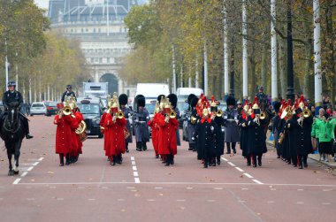 Buckingham Sarayı Muhafızlarında değiştirilmesini