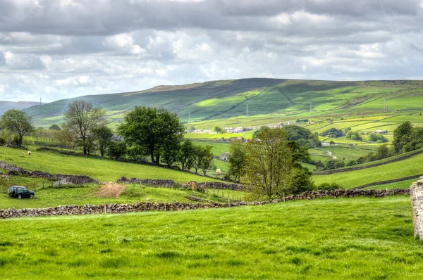 Mancheste yakınındaki Peak district, klasik İngiliz manzara