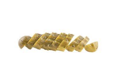 Beyaz arka plan üzerinde izole tuzlu salatalık