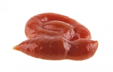 Ketçap beyaz arkaplanda izole edildi