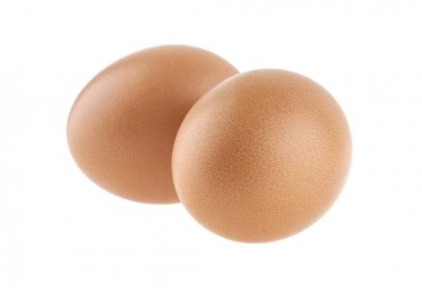 Beyaz arka planda izole edilmiş tavuk yumurtaları