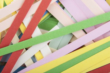 Renkli kağıt şeritler