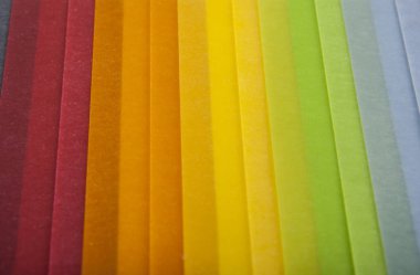 Arka plan olarak renkli karton