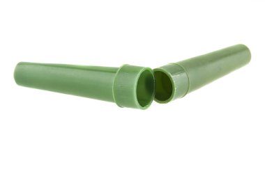 yeşil kutu beyaz zemin üzerine izole